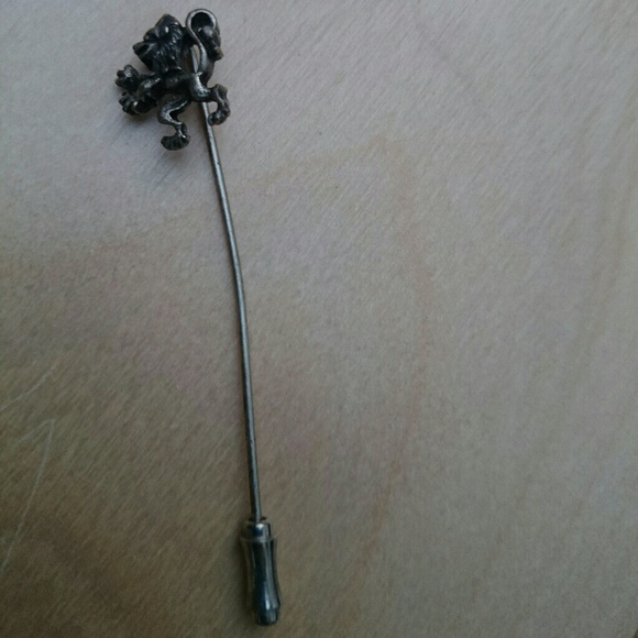 Antique Rampant Lion Pin - Picture 3 of 5